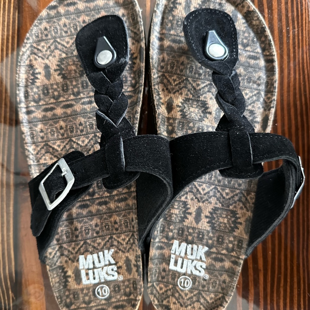 MUK LUKS size 10 sandal